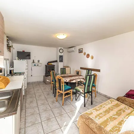 Сasa de vacaciones Three Bedroom With Pool
