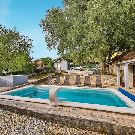 Three Bedroom With Pool *
