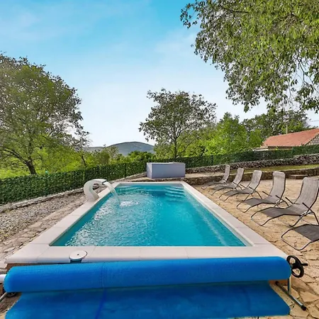 Three Bedroom With Pool *
