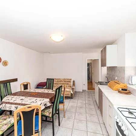 Prázdninový dům Three Bedroom With Pool