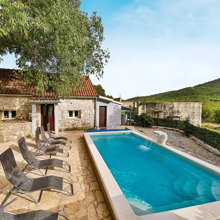 Three Bedroom With Pool Prázdninový dům